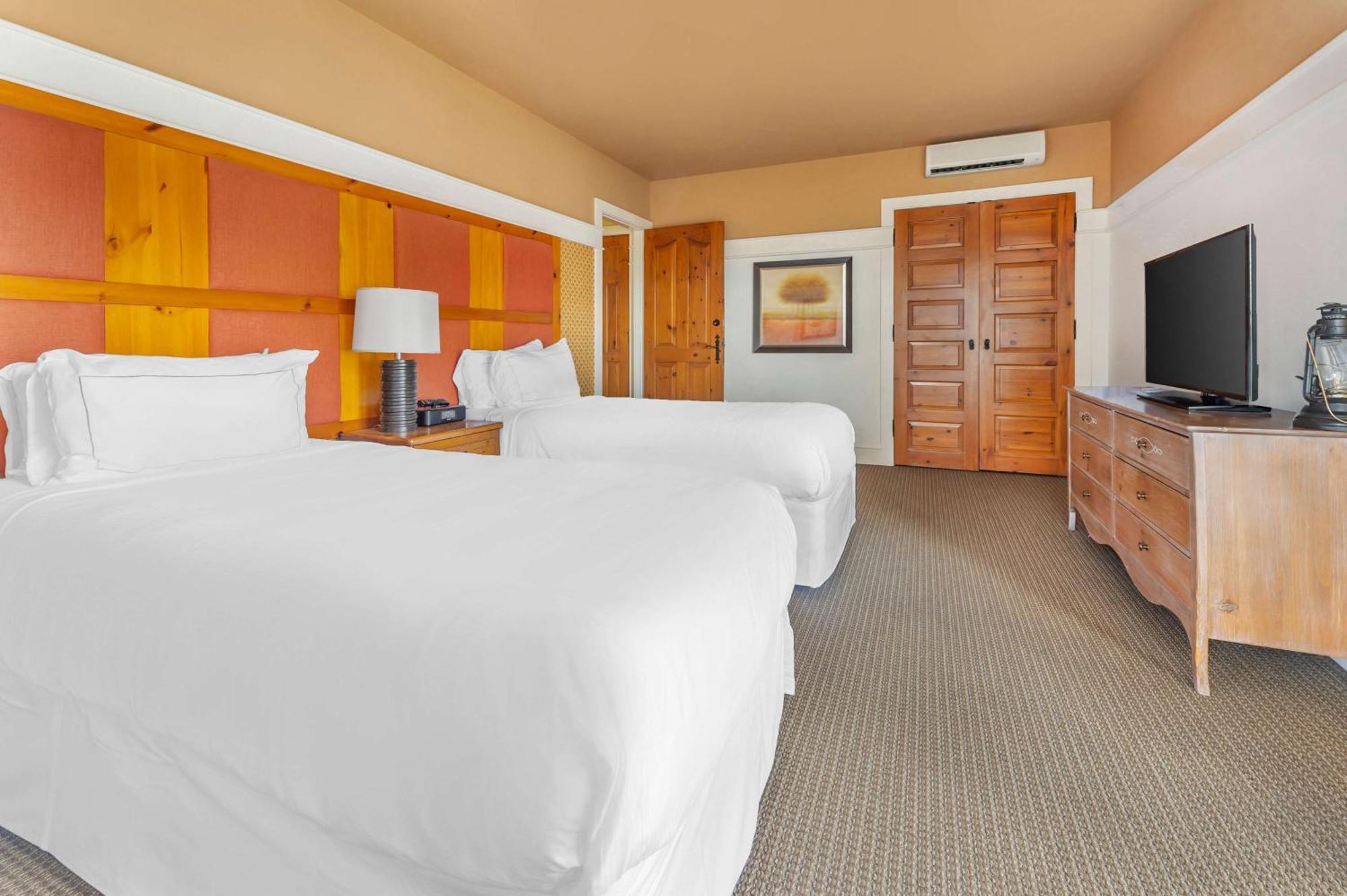 Hilton Grand Vacations Club Tremblant Canada Mont-Tremblant Exterior photo
