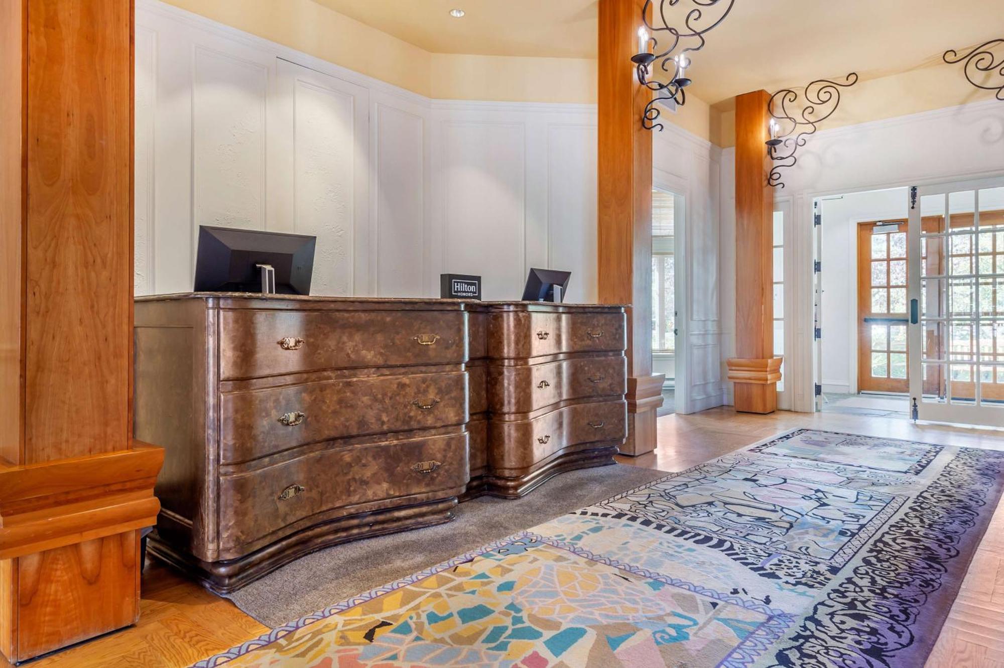 Hilton Grand Vacations Club Tremblant Canada Mont-Tremblant Exterior photo
