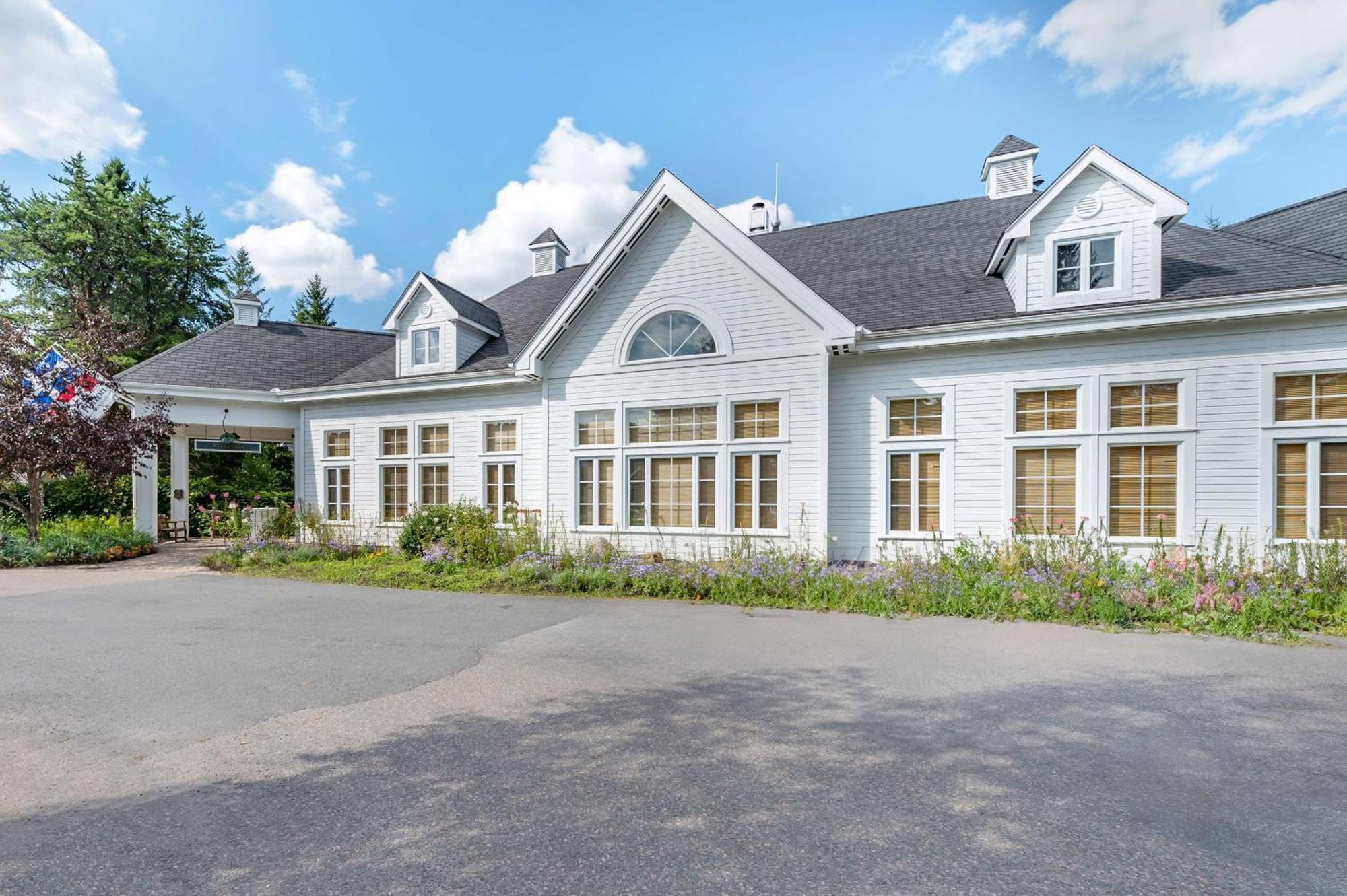 Hilton Grand Vacations Club Tremblant Canada Mont-Tremblant Exterior photo